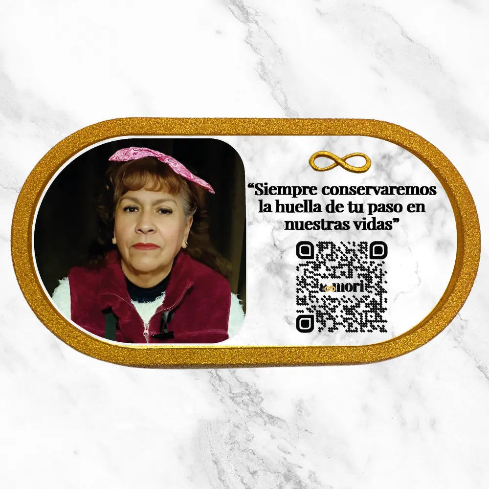 Placa Conmemorativa Interactiva Dorada con código QR que enlaza a un memorial digital.